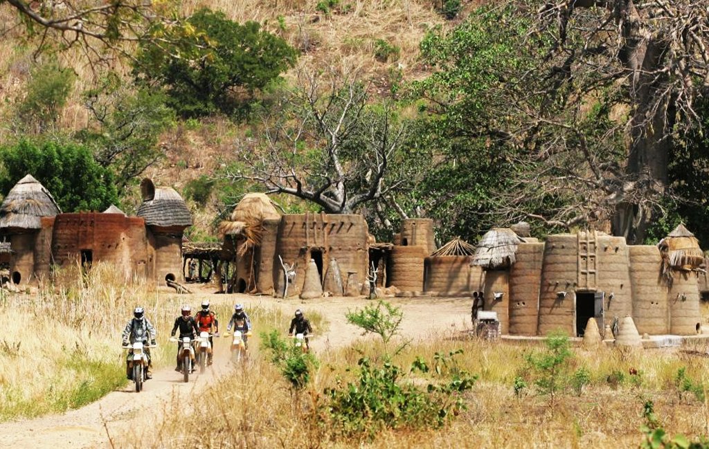 raid moto découverte Afrique - Togo Bénin dans les savanes de la chaîne de montagne Atakora