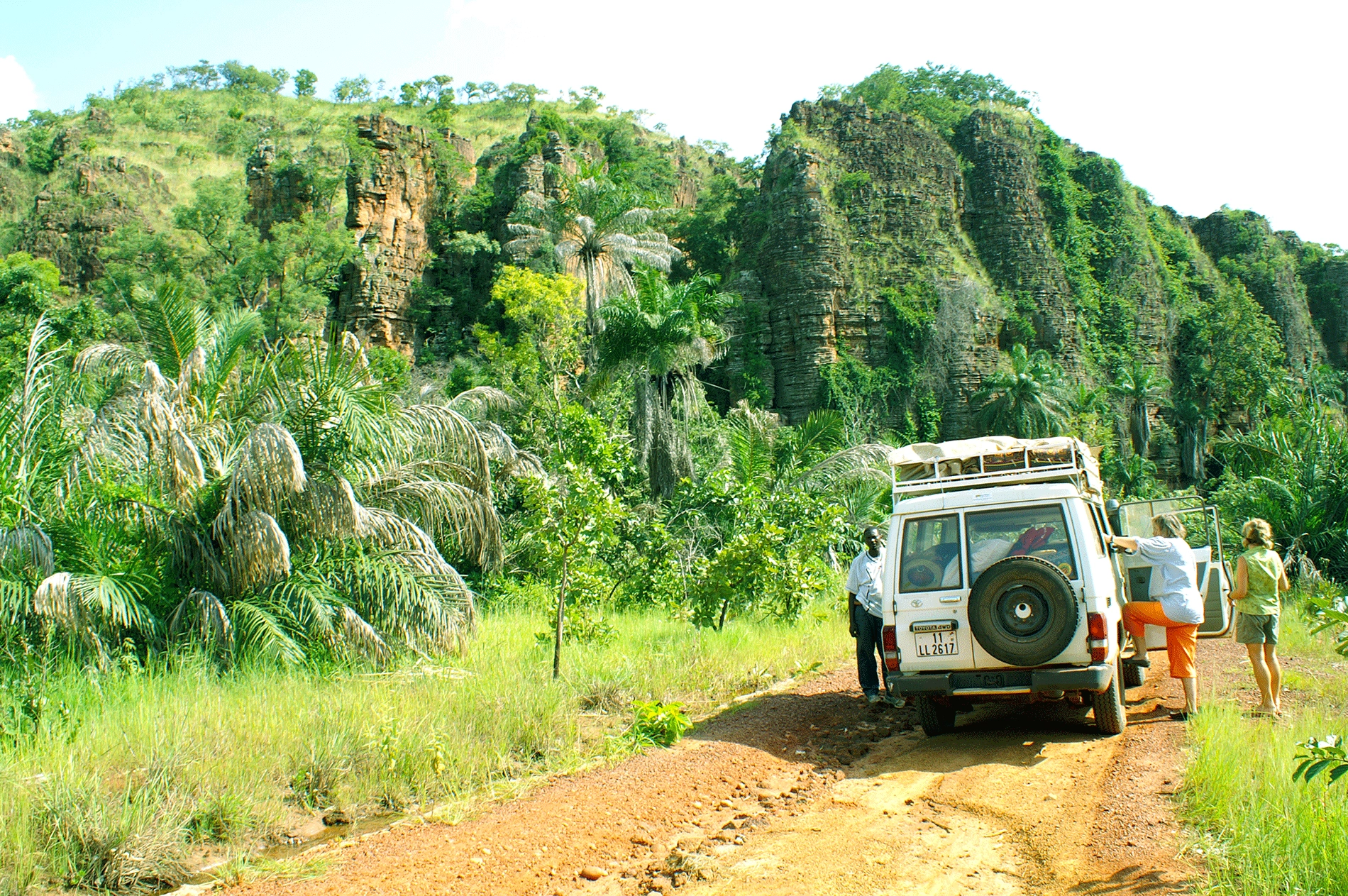 voyages-circuits-et-tourisme-afrique-car-tours-west-africa observation de formations géologiques naturelles
